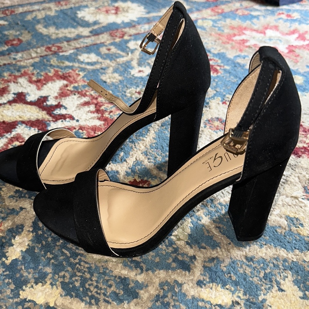 Black heels - Picture 4 of 4